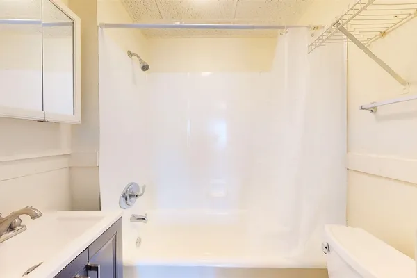 $1,800 | 34 Crescent Waltham Ma, Unit 1, Waltham, MA 02453
