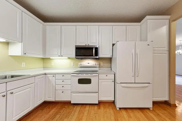 $279,900 | 2712 Village Drive, Faribault, MN 55021