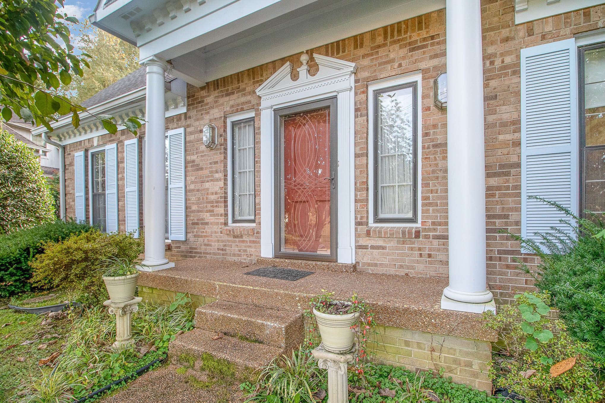2437 Ravine Drive Nashville, TN 37217 - Photo 2 of 33 a front view of a house with a garden