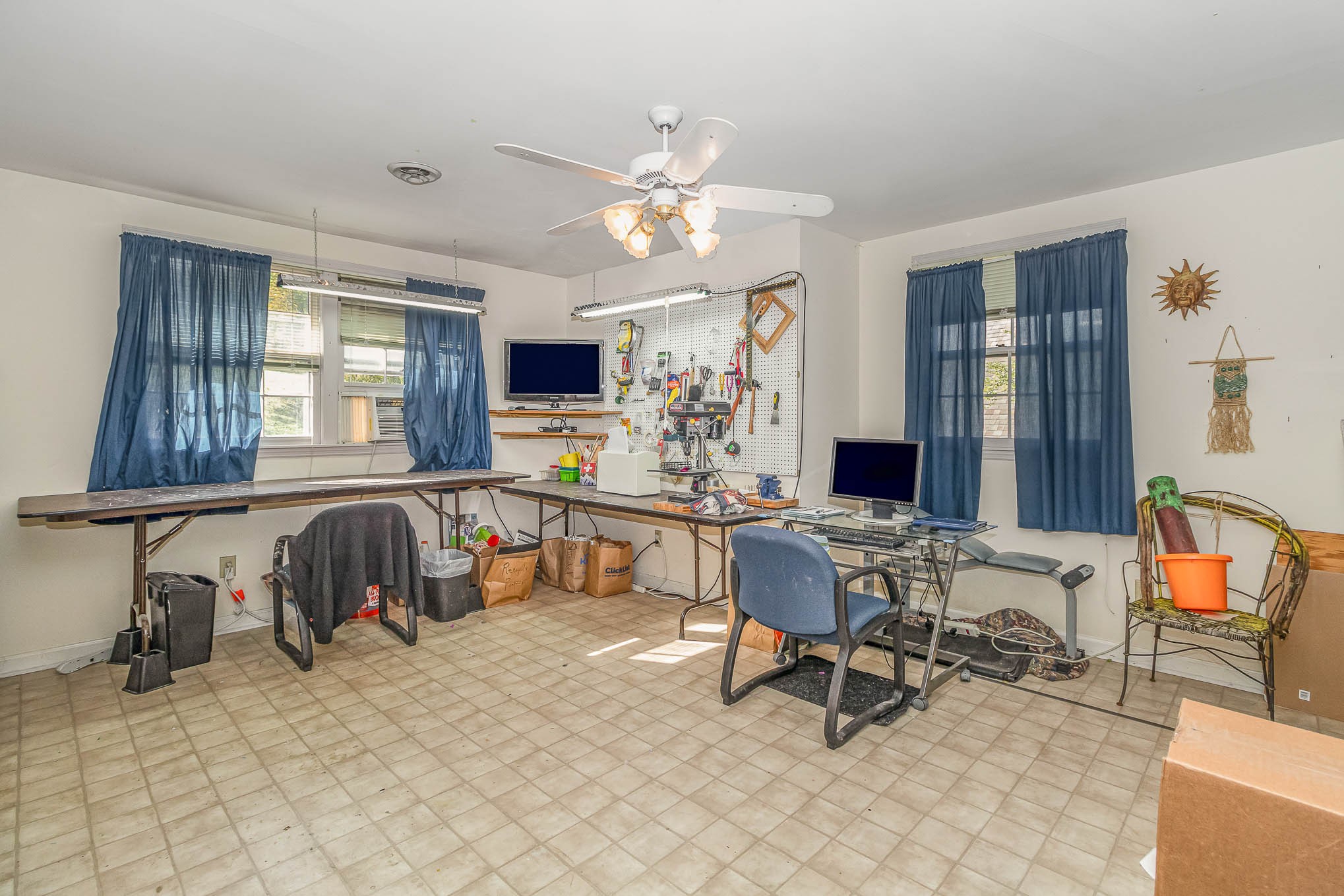 2437 Ravine Drive Nashville, TN 37217 - Photo 22 of 33 a workspace with furniture and window