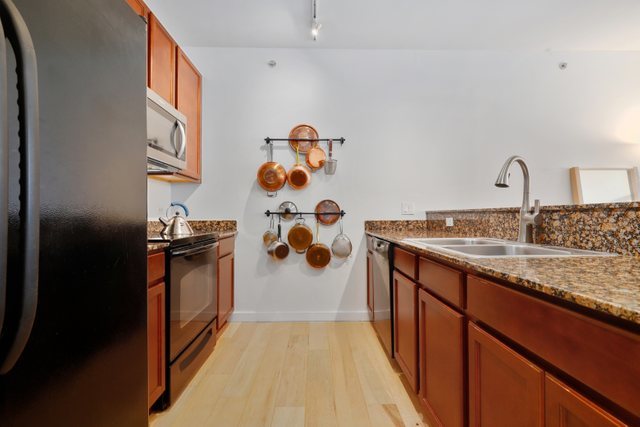 100 East 14th Street, Unit 708 Chicago, IL 60605 - Photo 10 of 25 a bathroom with a sink a mirror and shower