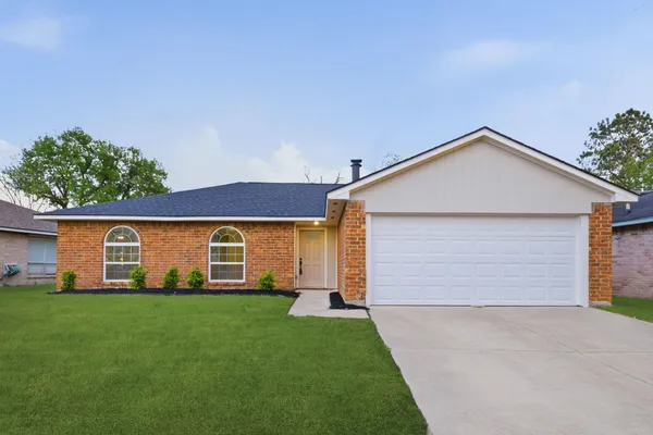 $2,000 | 7310 Sonnet Glen Lane, Houston, TX 77095