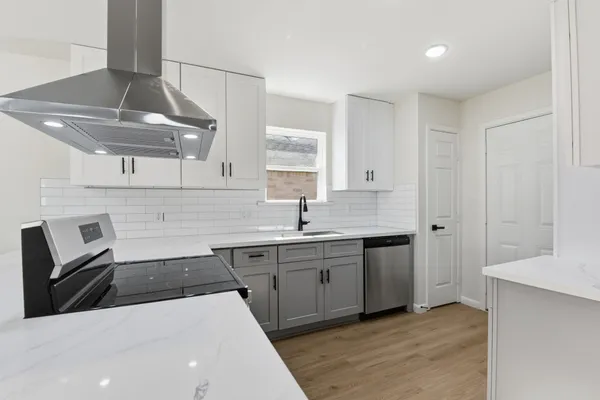 $2,000 | 7310 Sonnet Glen Lane, Houston, TX 77095