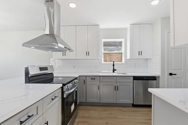 $2,000 | 7310 Sonnet Glen Lane, Houston, TX 77095