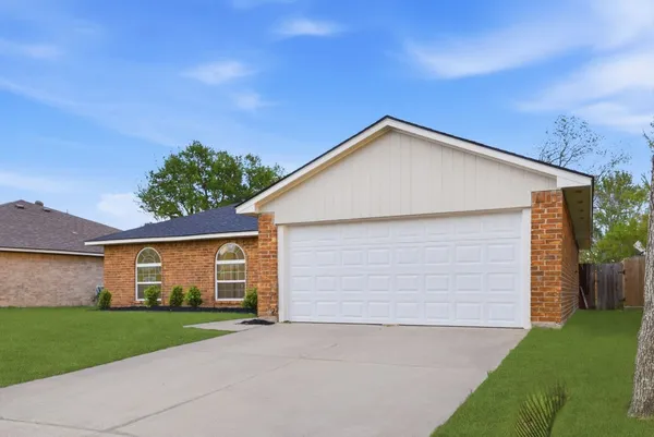 $2,000 | 7310 Sonnet Glen Lane, Houston, TX 77095