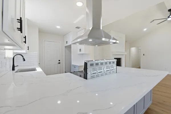 $2,000 | 7310 Sonnet Glen Lane, Houston, TX 77095