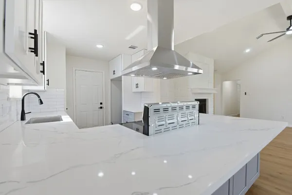 $2,000 | 7310 Sonnet Glen Lane, Houston, TX 77095