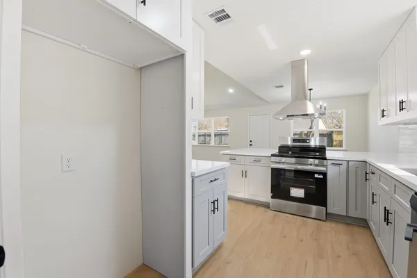 $2,000 | 7310 Sonnet Glen Lane, Houston, TX 77095