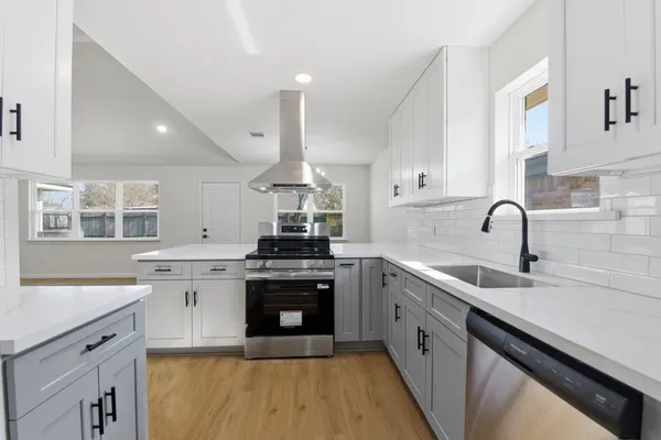 $2,000 | 7310 Sonnet Glen Lane, Houston, TX 77095