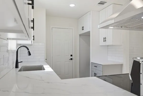 $2,000 | 7310 Sonnet Glen Lane, Houston, TX 77095