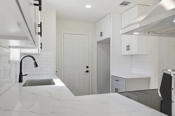 $2,000 | 7310 Sonnet Glen Lane, Houston, TX 77095