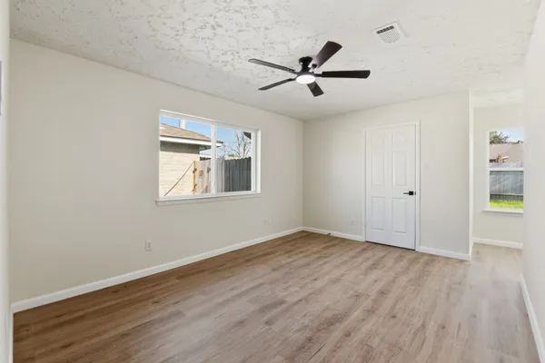 $2,000 | 7310 Sonnet Glen Lane, Houston, TX 77095