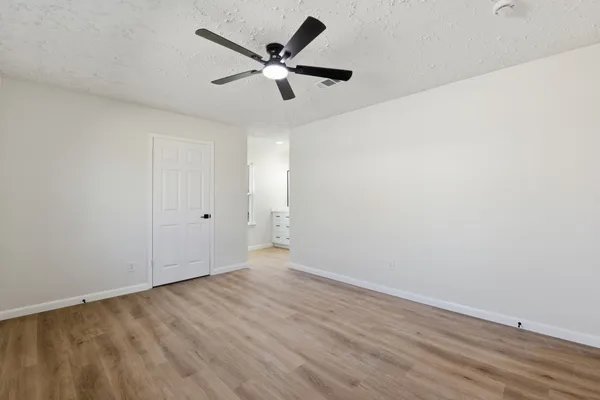 $2,000 | 7310 Sonnet Glen Lane, Houston, TX 77095