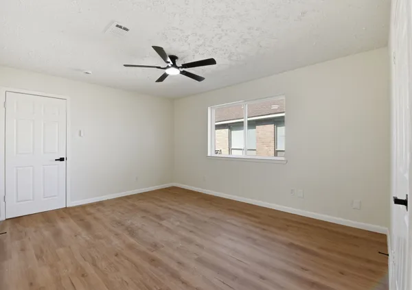 $2,000 | 7310 Sonnet Glen Lane, Houston, TX 77095