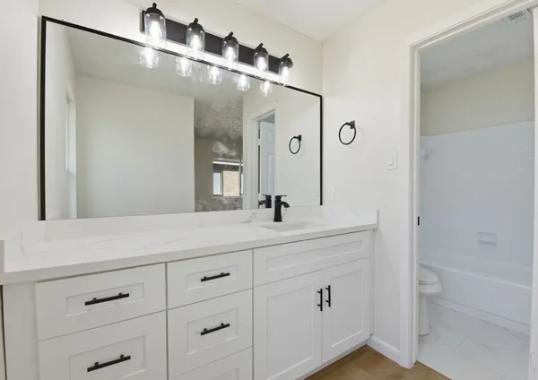 $2,000 | 7310 Sonnet Glen Lane, Houston, TX 77095
