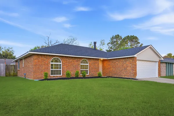 $2,000 | 7310 Sonnet Glen Lane, Houston, TX 77095