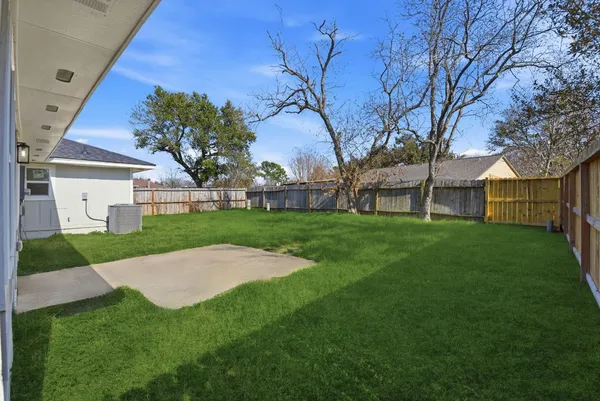 $2,000 | 7310 Sonnet Glen Lane, Houston, TX 77095