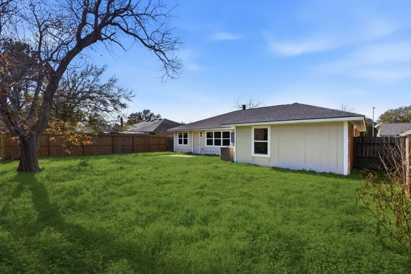 $2,000 | 7310 Sonnet Glen Lane, Houston, TX 77095