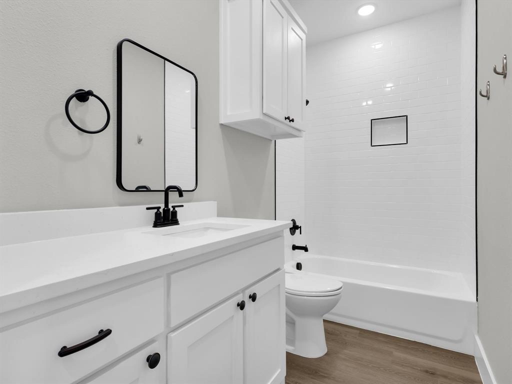 4905 Sweetbay Road Sherman, TX 75092 - Photo 21 of 26 a bathroom with a sink a toilet and a tub