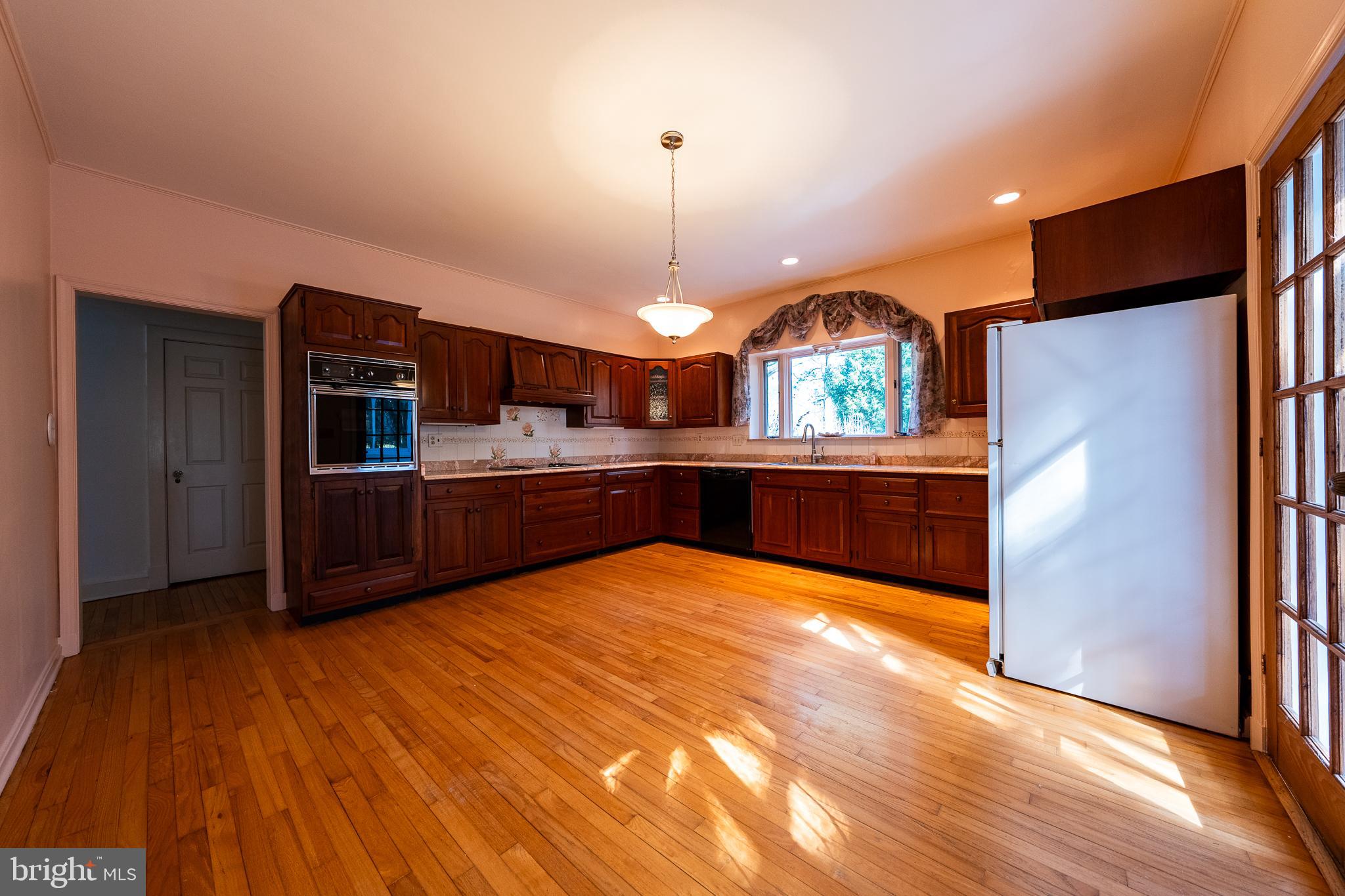 3 Center Road Baltimore, MD 21286 - Photo 12 of 57 Spacious kitchen!