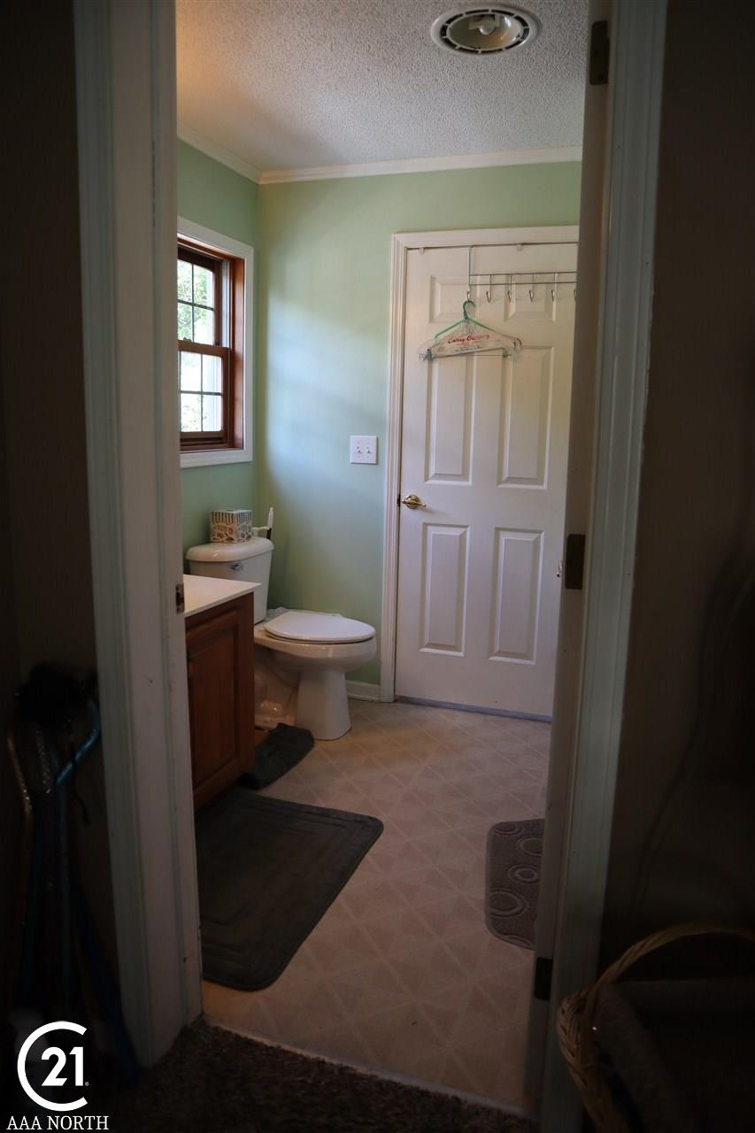 65600 Romeo Plank Road Ray, MI 48096 - Photo 18 of 40 31390640-17.JPG