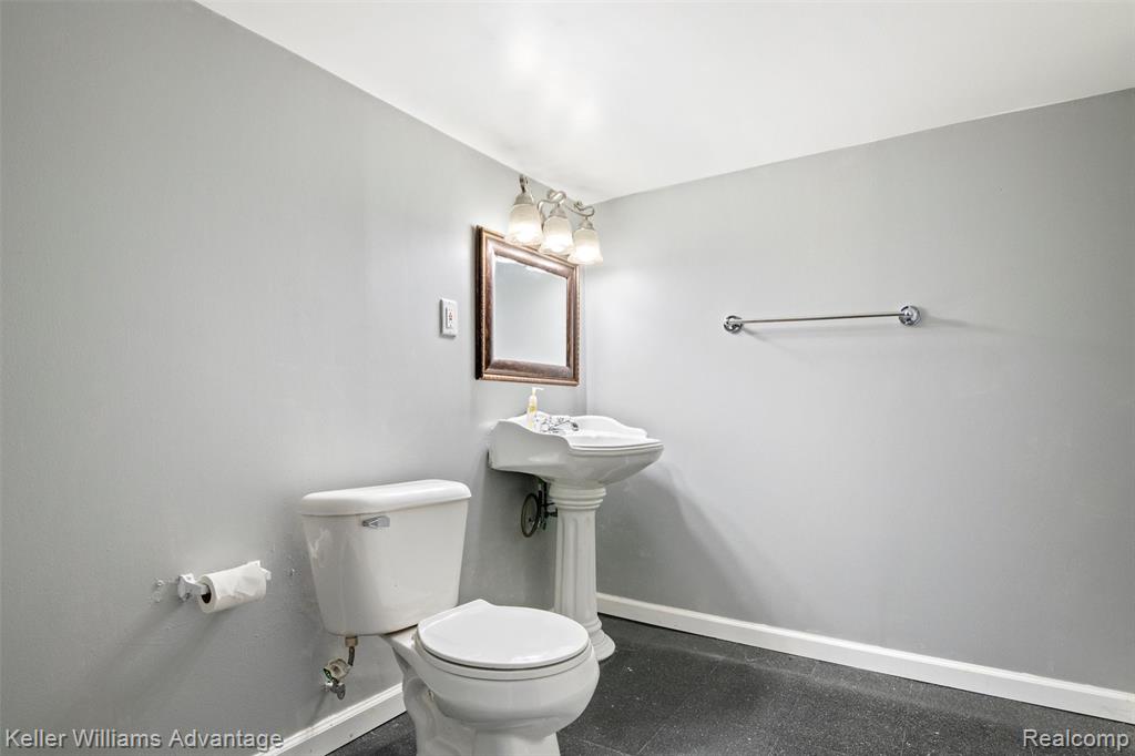 5016 Patrick Road West Bloomfield, MI 48322 - Photo 48 of 71 Gallery Image 48