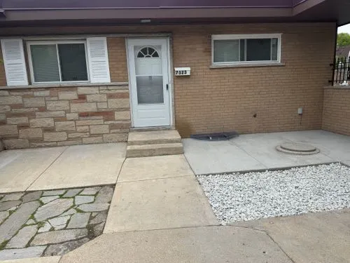 $350,000 | 7323 North Damen Avenue, Chicago, IL 60645