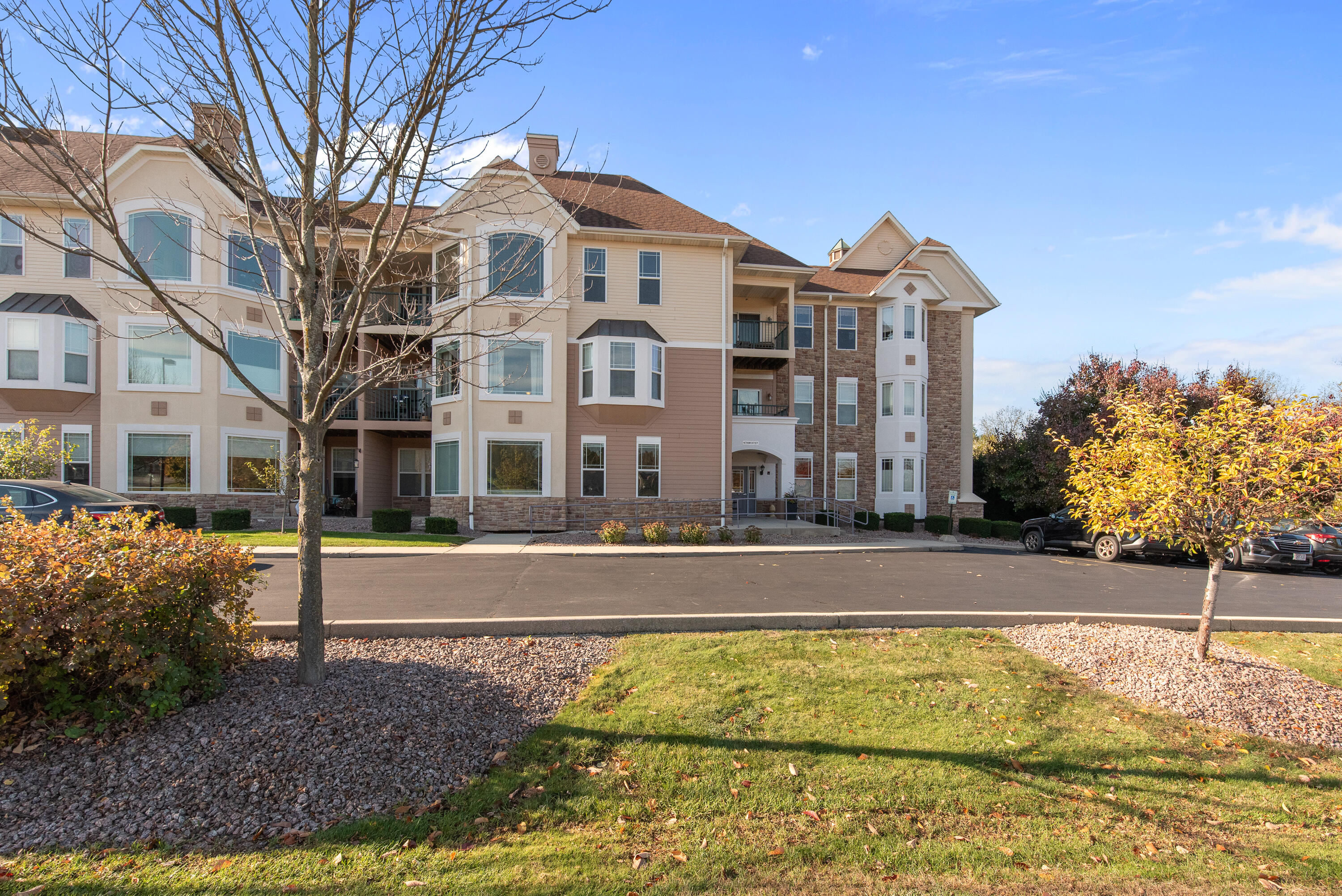 N74W13737 Appleton Ave 107-25