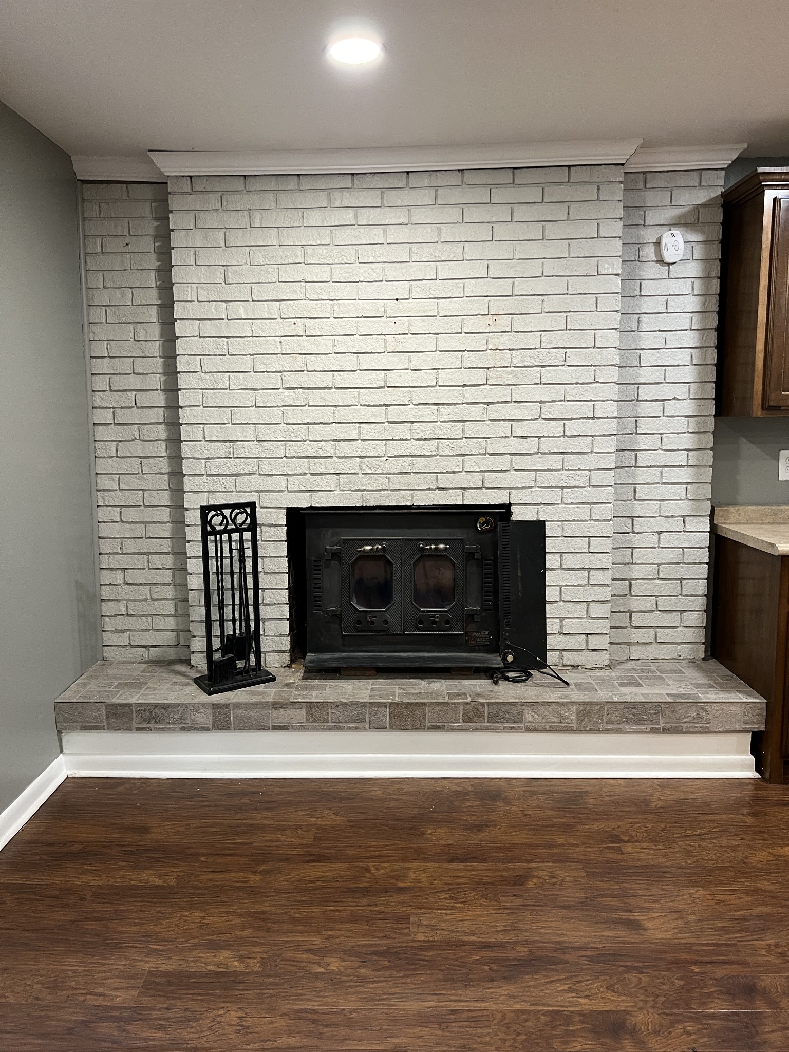 3019 Friendship Road Cross Plains, TN 37049 - Photo 8 of 39 a living room with fireplace