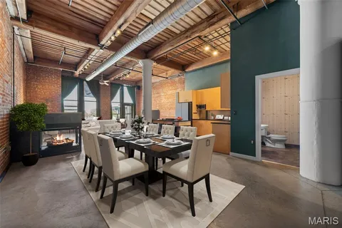 $179,000 | 1015 Washington Avenue, Unit 206, St. Louis, MO 63101