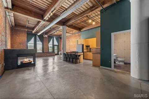 $179,000 | 1015 Washington Avenue, Unit 206, St. Louis, MO 63101