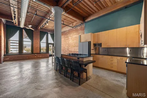 $179,000 | 1015 Washington Avenue, Unit 206, St. Louis, MO 63101
