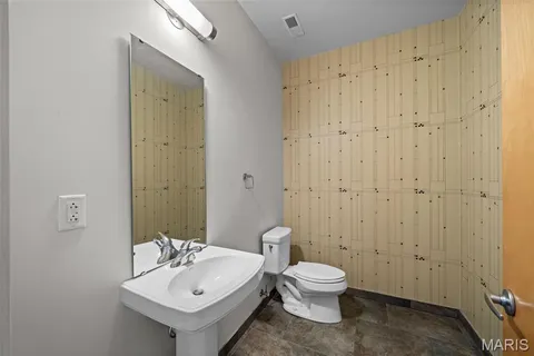 $179,000 | 1015 Washington Avenue, Unit 206, St. Louis, MO 63101