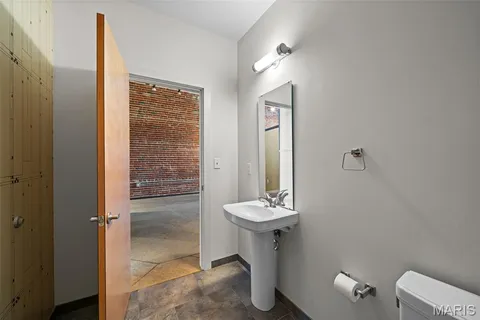 $179,000 | 1015 Washington Avenue, Unit 206, St. Louis, MO 63101