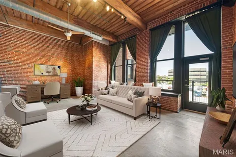 $179,000 | 1015 Washington Avenue, Unit 206, St. Louis, MO 63101
