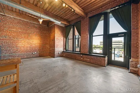 $179,000 | 1015 Washington Avenue, Unit 206, St. Louis, MO 63101