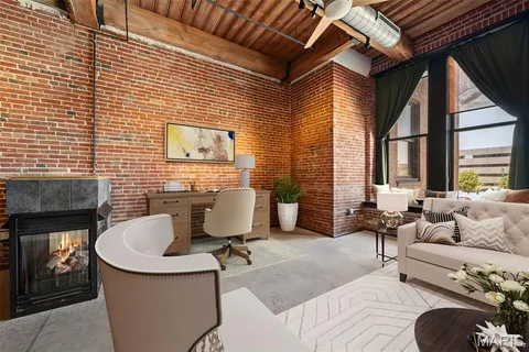$179,000 | 1015 Washington Avenue, Unit 206, St. Louis, MO 63101