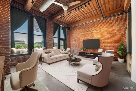 $179,000 | 1015 Washington Avenue, Unit 206, St. Louis, MO 63101
