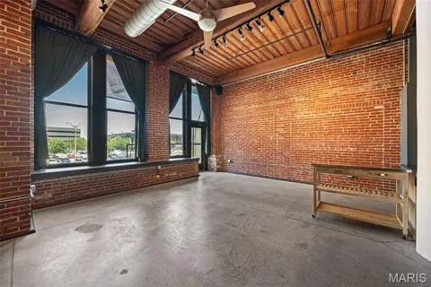 $179,000 | 1015 Washington Avenue, Unit 206, St. Louis, MO 63101