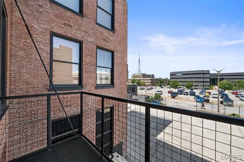 $179,000 | 1015 Washington Avenue, Unit 206, St. Louis, MO 63101