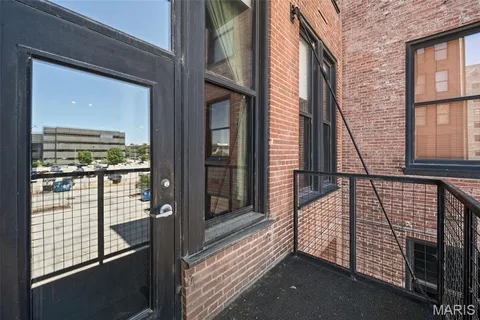 $179,000 | 1015 Washington Avenue, Unit 206, St. Louis, MO 63101