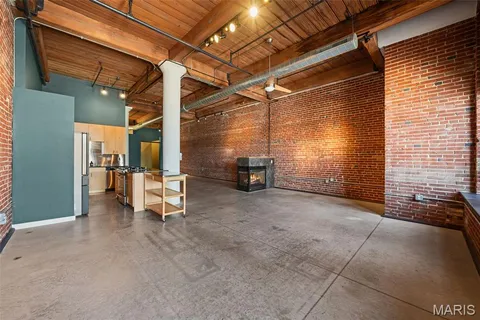 $179,000 | 1015 Washington Avenue, Unit 206, St. Louis, MO 63101