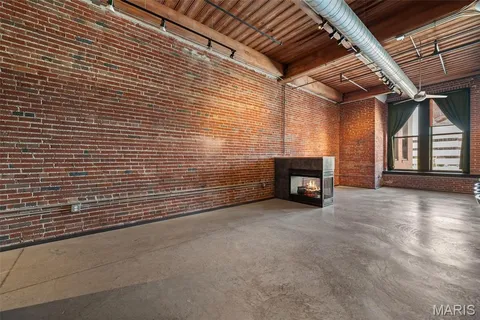 $179,000 | 1015 Washington Avenue, Unit 206, St. Louis, MO 63101