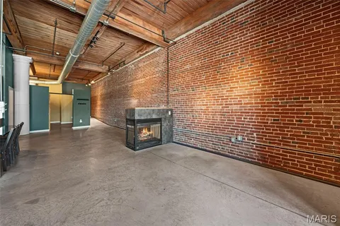 $179,000 | 1015 Washington Avenue, Unit 206, St. Louis, MO 63101