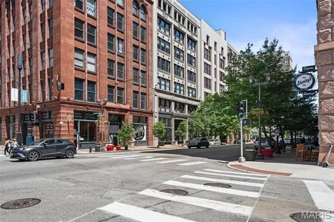 $179,000 | 1015 Washington Avenue, Unit 206, St. Louis, MO 63101