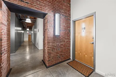 $179,000 | 1015 Washington Avenue, Unit 206, St. Louis, MO 63101