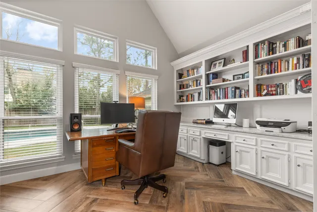 a view of a workspace with a workspace