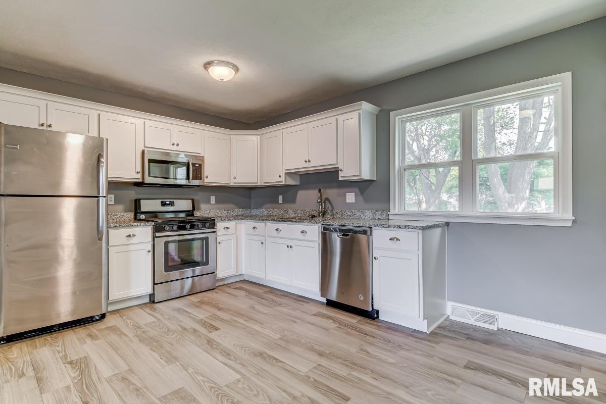 2449 East Griffiths Avenue Springfield, IL 62702 - Photo 9 of 28 Gallery Image 9