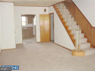 939 Tree Street Philadelphia, PA 19148 - Photo 4 of 10 Living Room