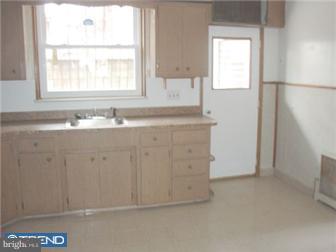 939 Tree Street Philadelphia, PA 19148 - Photo 7 of 10 Kitchen